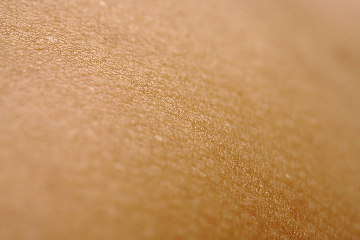 Illustration showcasing tips for maintaining hygiene with organic pads