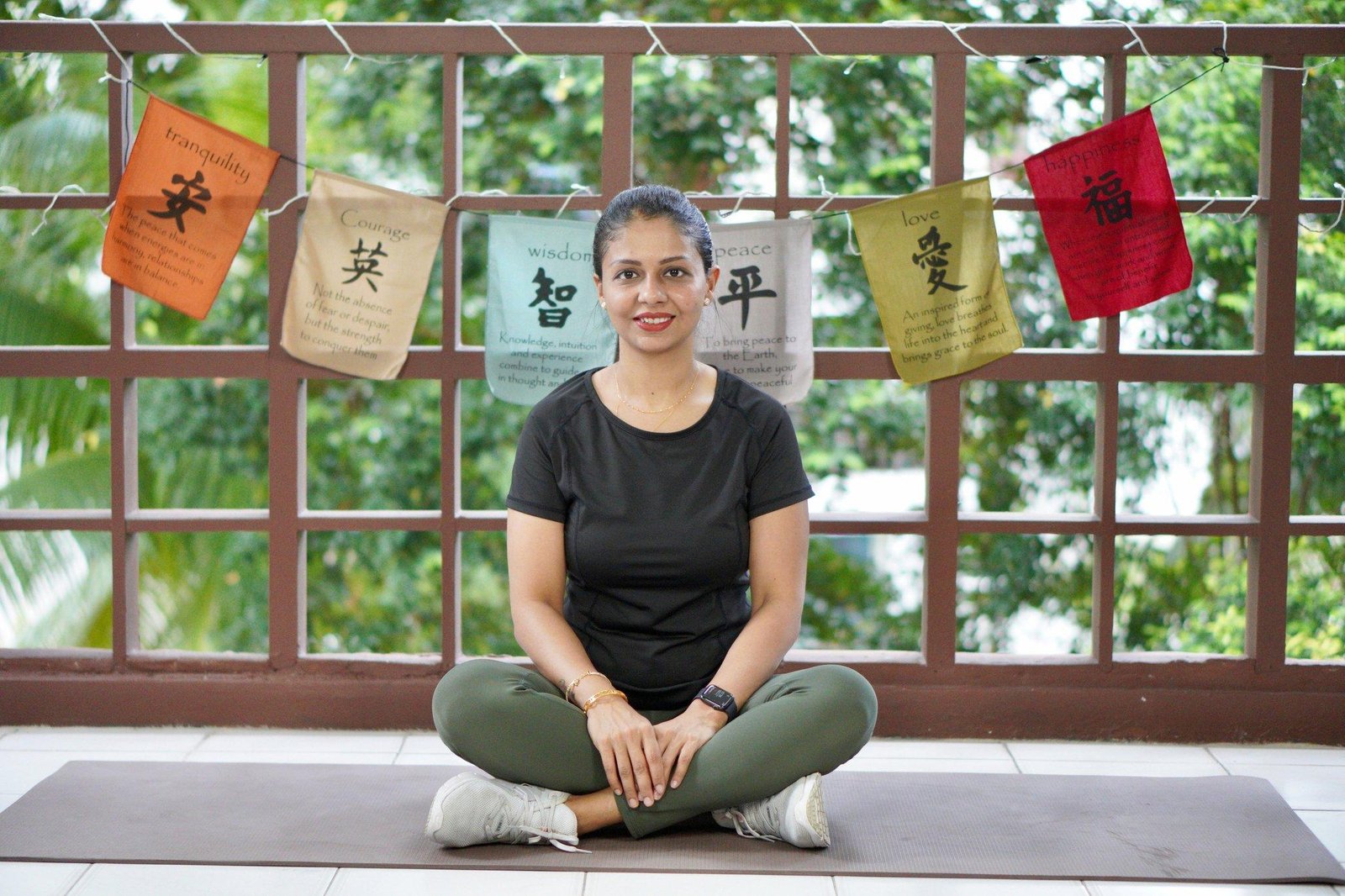 Comparison infographic showing differences between synthetic and organic feminine products