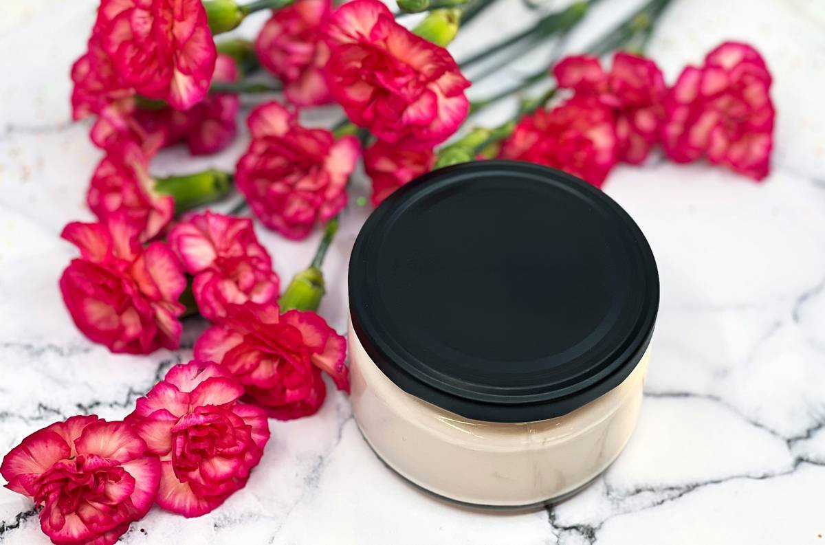 Comparison table of top natural organic hygiene pads