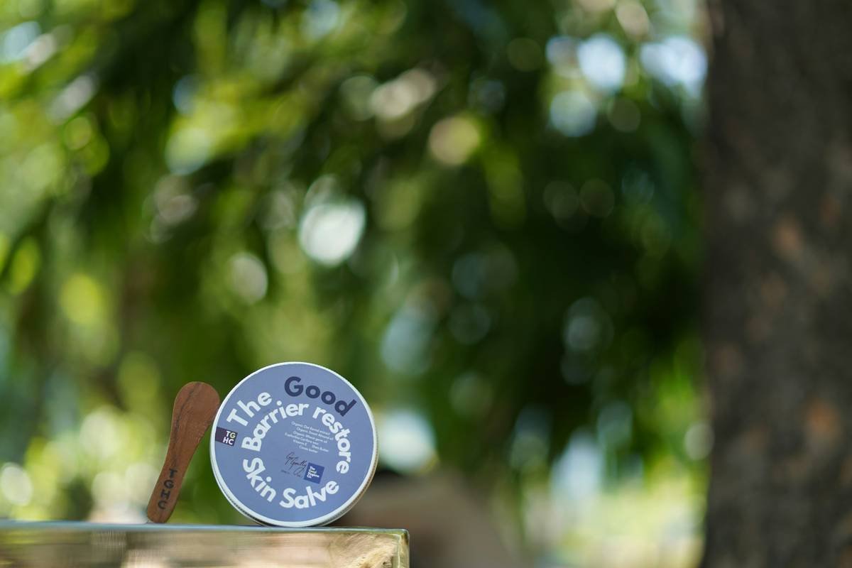 Infographic showing benefits of organic chemical pads: natural ingredients, reduced irritation, eco-friendly packaging