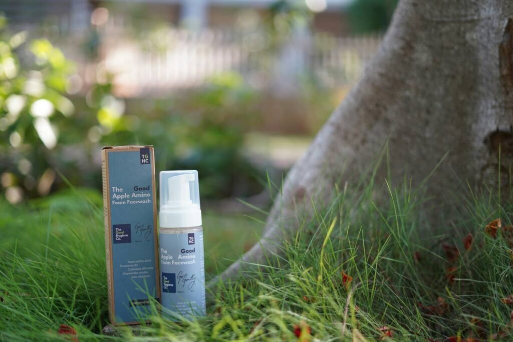 Reveal your skin’s natural glow with a sensitive skin-friendly foam face wash for a refreshing, delicate cleanse. Its lightweight, foamy texture moves smoothly over your face, washing away impurities and dullness while keeping your skin soft and nourished. It has been specifically formulated for sensitive skin to guarantee a cool and soothing experience with each wash. Learn more about: https://thegoodhygiene.com/products/the-good-apple-amino-foam-face-wash-for-sensitive-skin