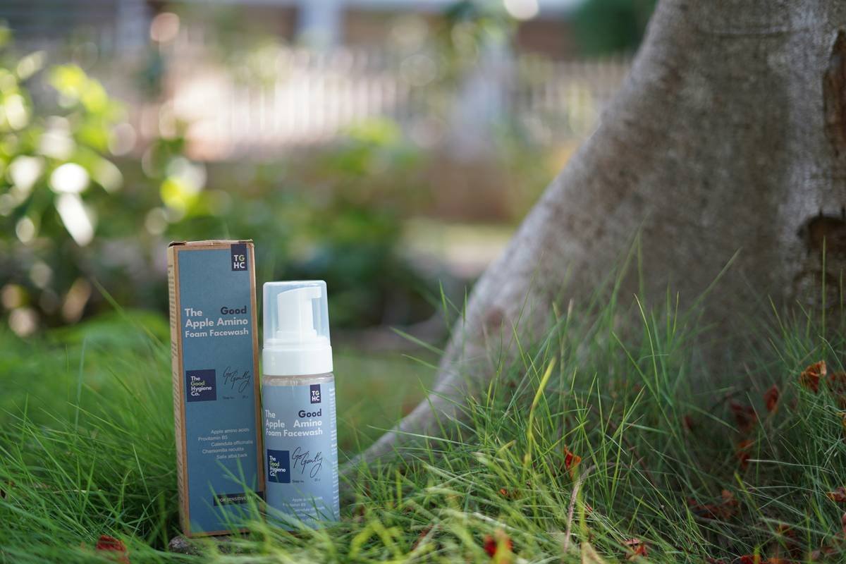 Reveal your skin’s natural glow with a sensitive skin-friendly foam face wash for a refreshing, delicate cleanse. Its lightweight, foamy texture moves smoothly over your face, washing away impurities and dullness while keeping your skin soft and nourished. It has been specifically formulated for sensitive skin to guarantee a cool and soothing experience with each wash. Learn more about: https://thegoodhygiene.com/products/the-good-apple-amino-foam-face-wash-for-sensitive-skin