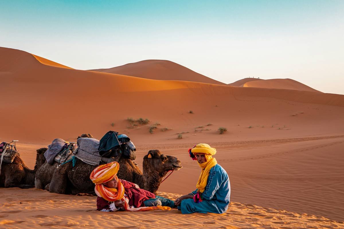 Berber people at the dunes of Sahara Desert (Marocco, 2018)