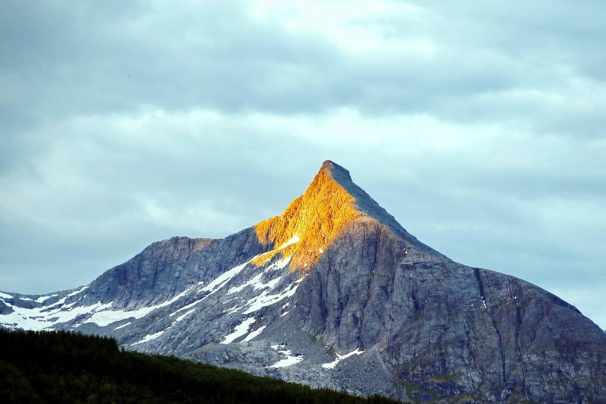 Somehow like the Paramount logo looks Kvasstinden in Norway. I had a lucky morning on a Hurtigruten ship passing that mountain and the mountain range "Seven Sisters" when the first sun of the day was enlightening the top.